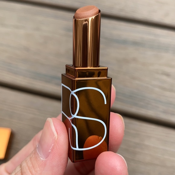 Nars bronzing powder and Afterglow Lip balm. - Picture 3 of 8